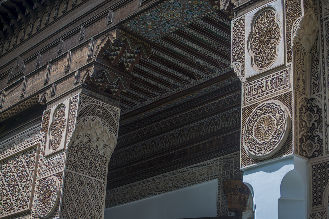 Intricate carvings in the couryard of the Bahia Palace