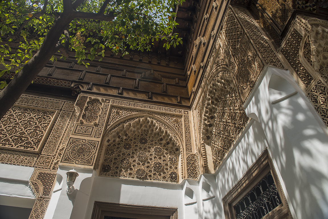 Intricate carvings in the couryard of the Bahia Palace