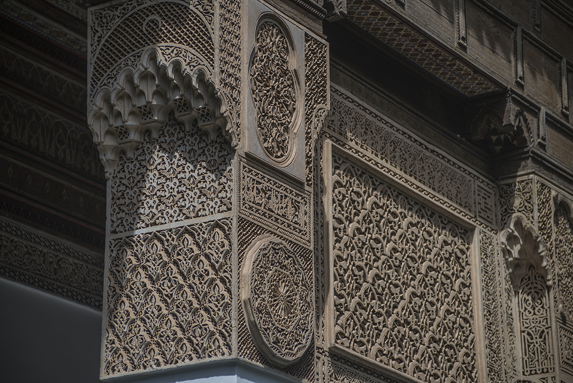 Intricate carvings in the couryard of the Bahia Palace