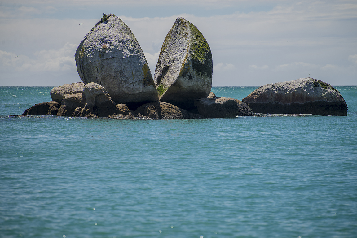 Split Apple Beach near Kaiteriteri